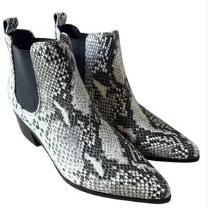Blondo boots Waterproof leather 7.5 reptile snake print pointed toe